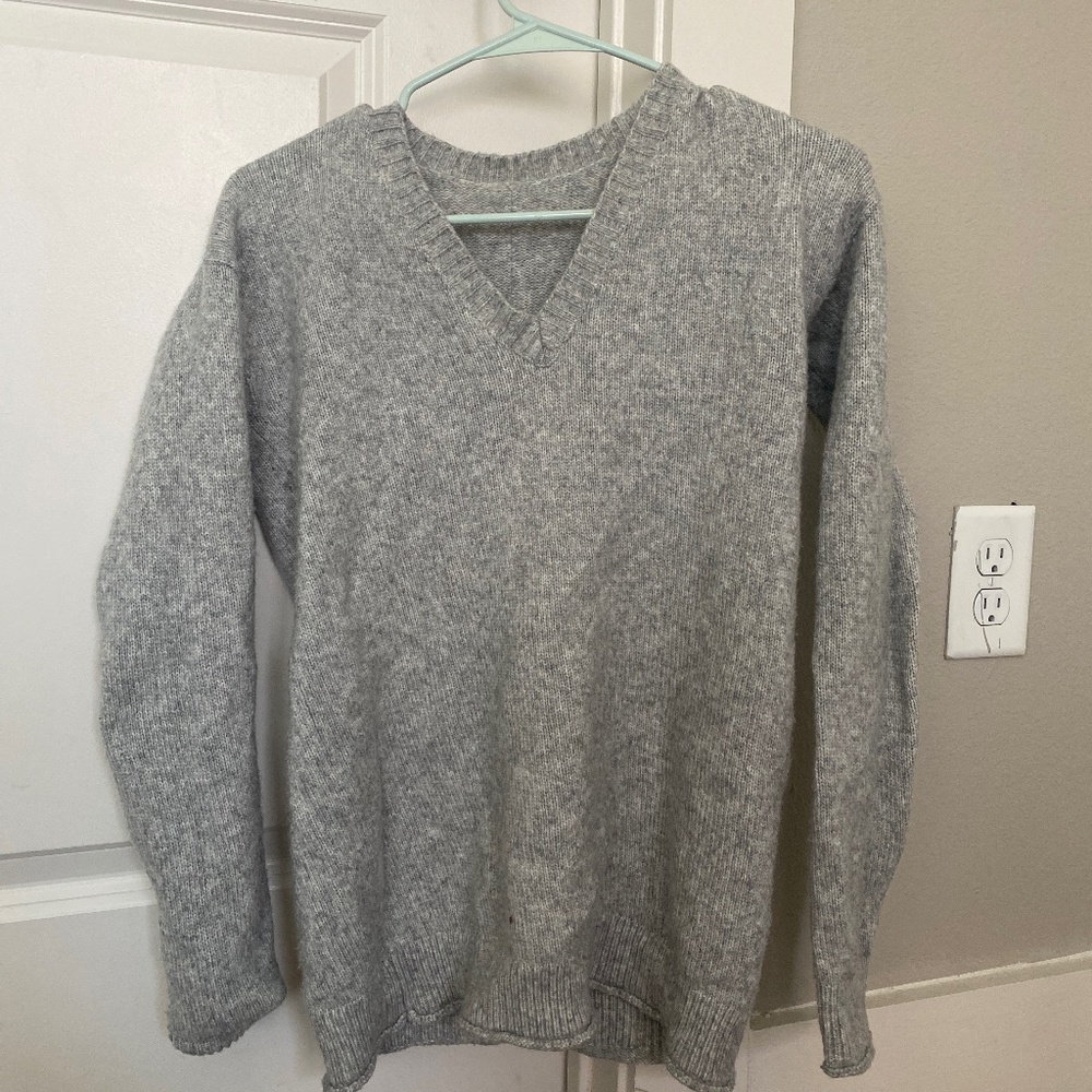 Gap v neck sweater gray